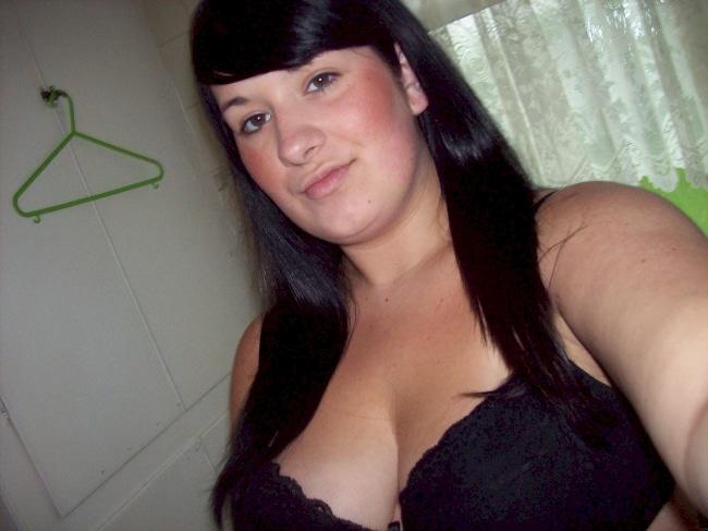 Have a fling with Rosexxx on this Redcliff casual sex app