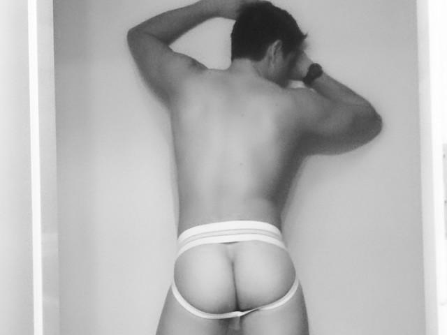 Have a fling with Dennizxx on this Huntley casual sex app