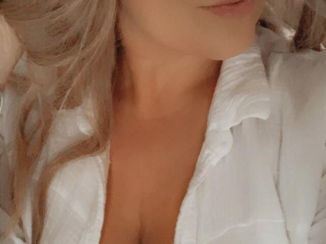 Have a fling with Julia35 on this Armstrong casual sex app