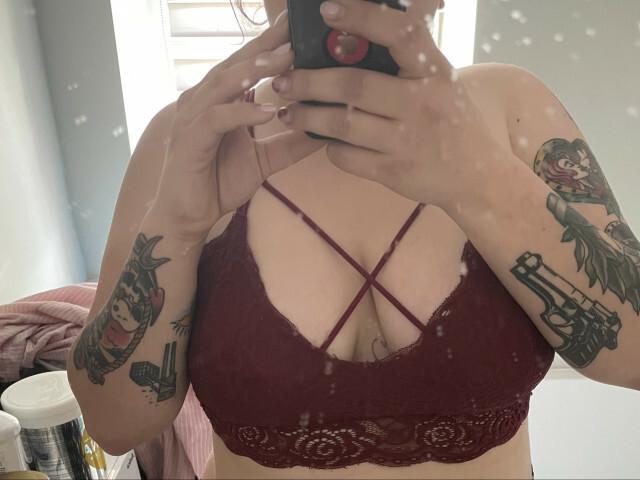 Have a fling with Megs420 on this Lancaster casual sex app