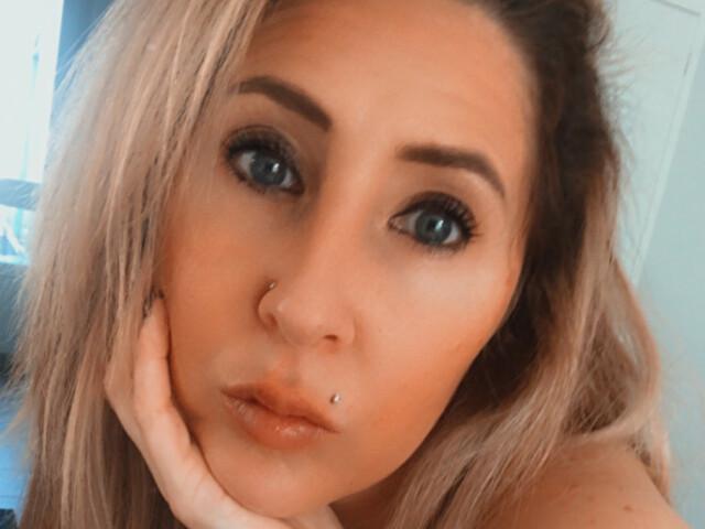 Have a fling with Sweexxty06 on this Thunder Bay casual sex app