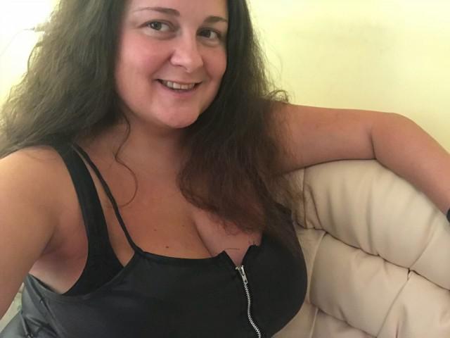 Have a fling with Wbigtitsw on this Kearney casual sex app