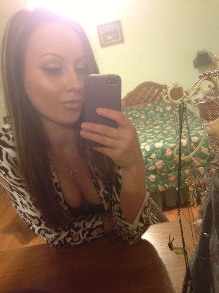 Have a fling with Xxxcrystal4 on this Tiny casual sex app